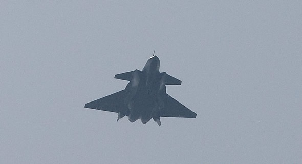 Chengdu J-20 Chinese Stealth fighter maiden flight [Video and Pictures ...