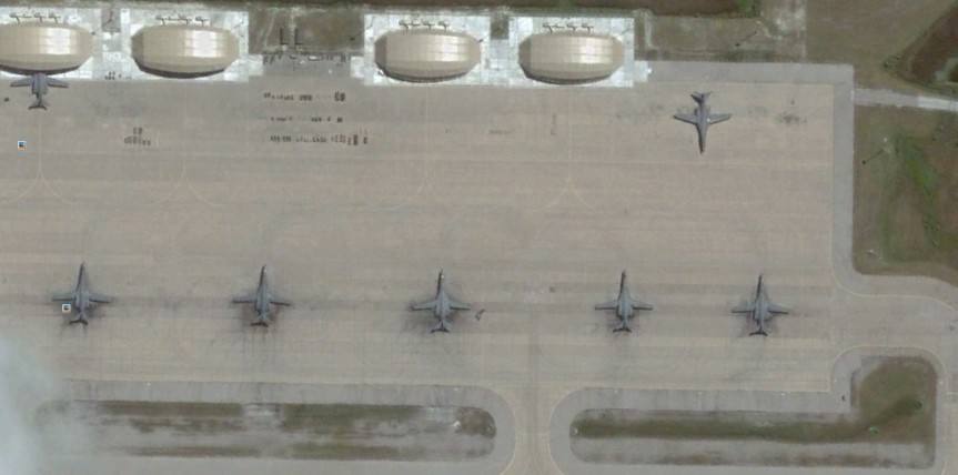 Diego_Garcia_B1_Lancers_parked