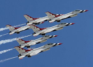 Thunderbirds dazzle Disney crowd during Air Force Week in Florida