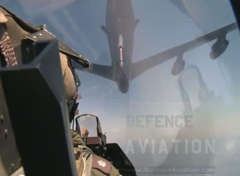 inside_f-16_refuelling