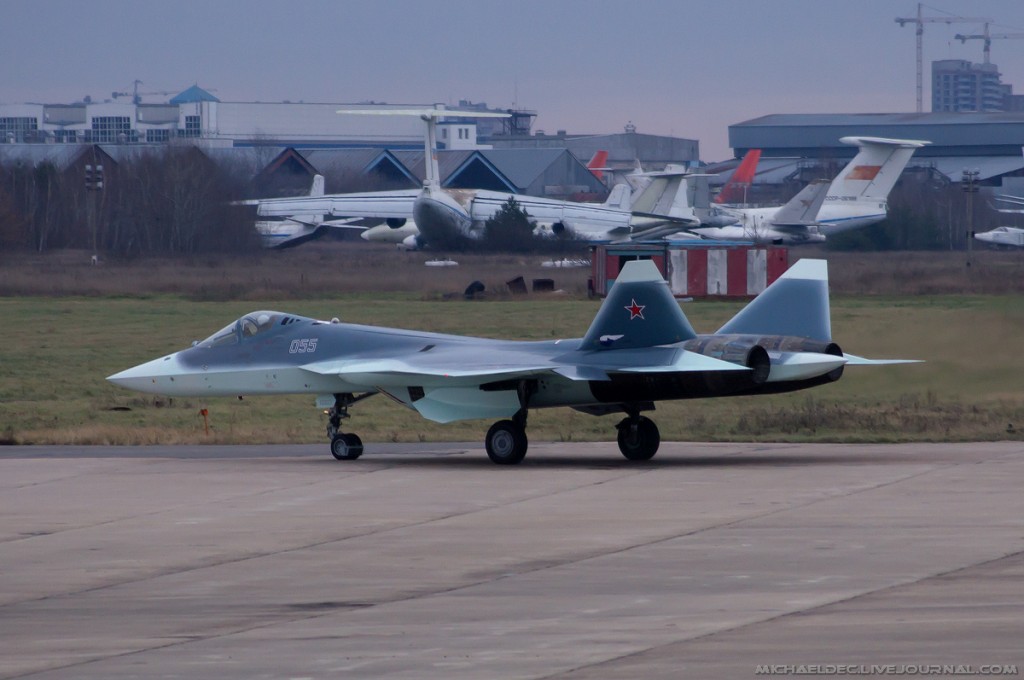 T-50_new_paint_job_taxing