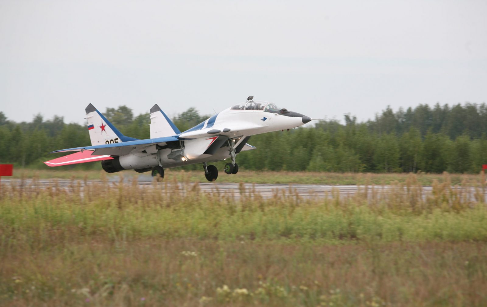 MiG-29 landing