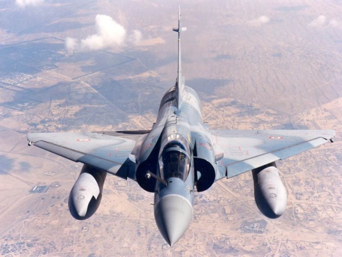 The Mirage 2000 is said to be broadly comparable to the F-16, but with a supe-rior instantaneous turn rate at medium to high altitudes and a lower sustained turn rate across the board. The aircraft was reported to have been soundly trounced by the MiG-29 in DACT exercises by the Indian Air Force. With its large delta wing, it is happiest fighting 'high and fast'.