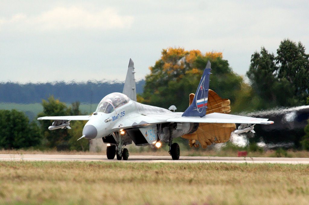 MiG-35 landing